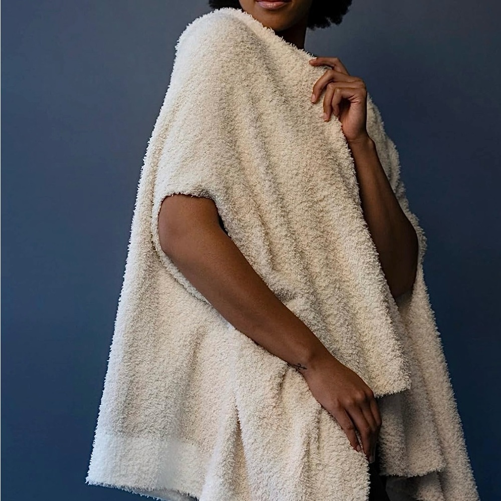 Demdaco hooded wrap in sand Size M